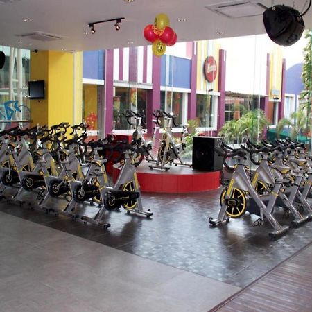 Ts Suites Surabaya Buitenkant foto