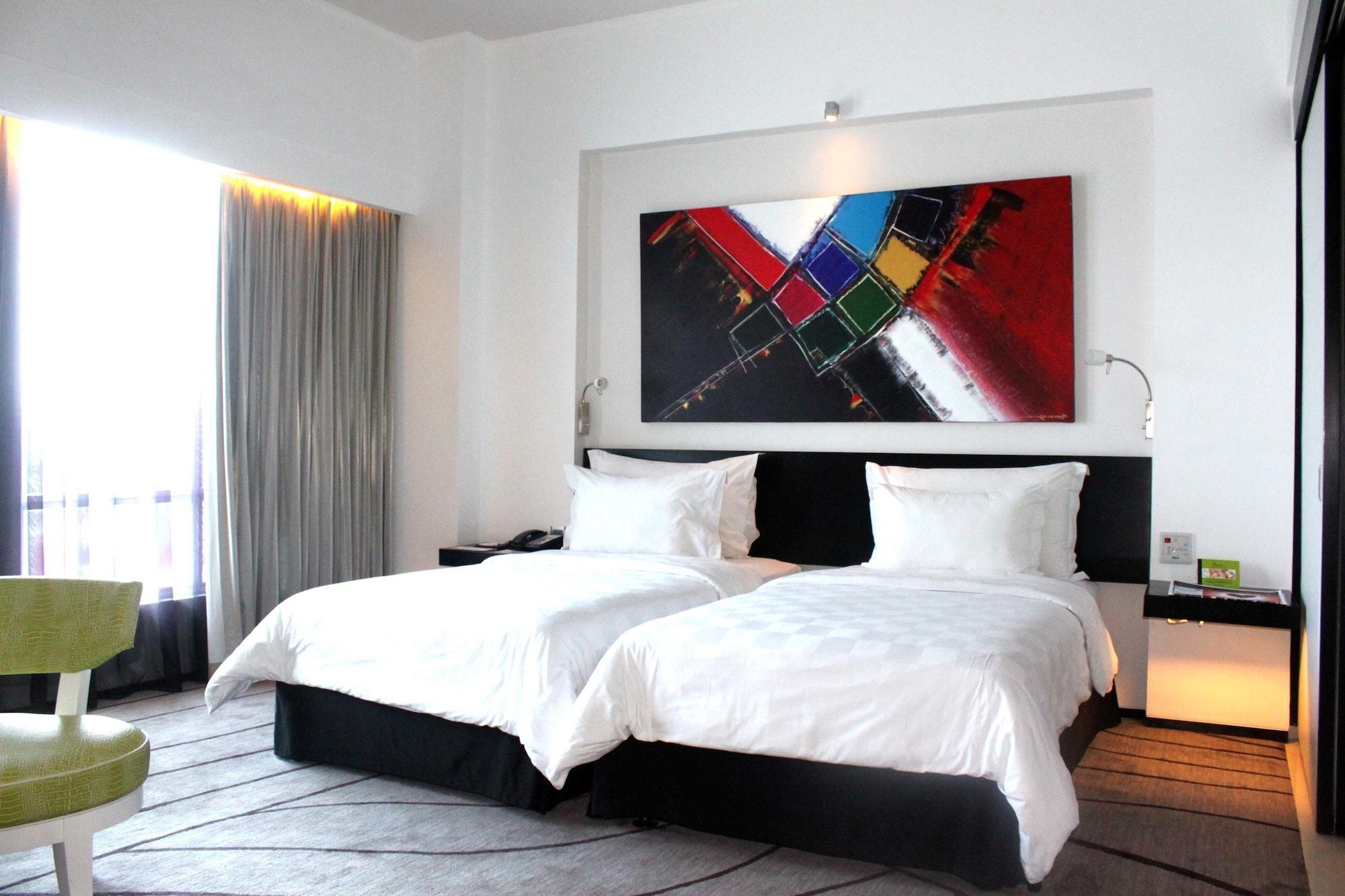 Ts Suites Surabaya Buitenkant foto