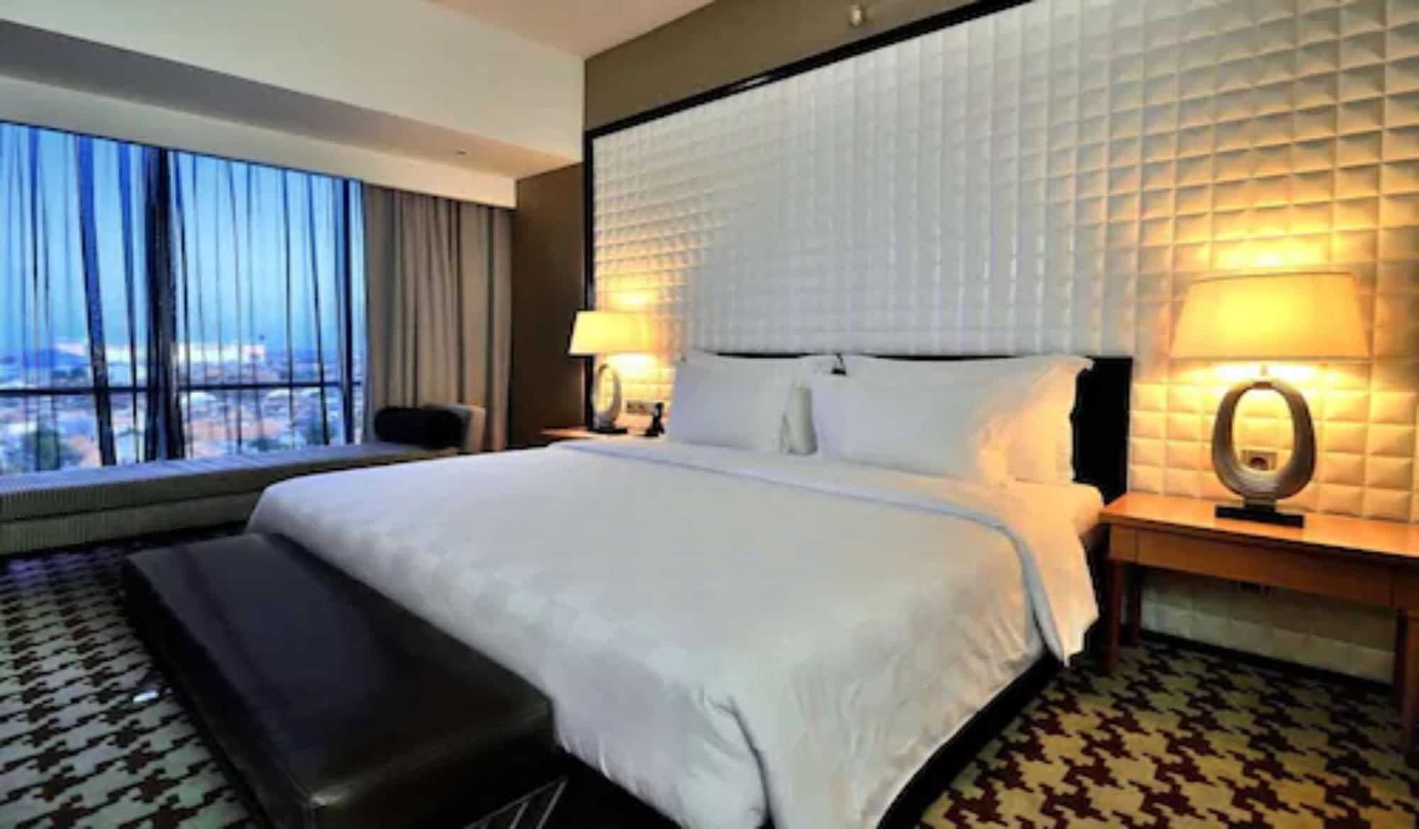 Ts Suites Surabaya Buitenkant foto