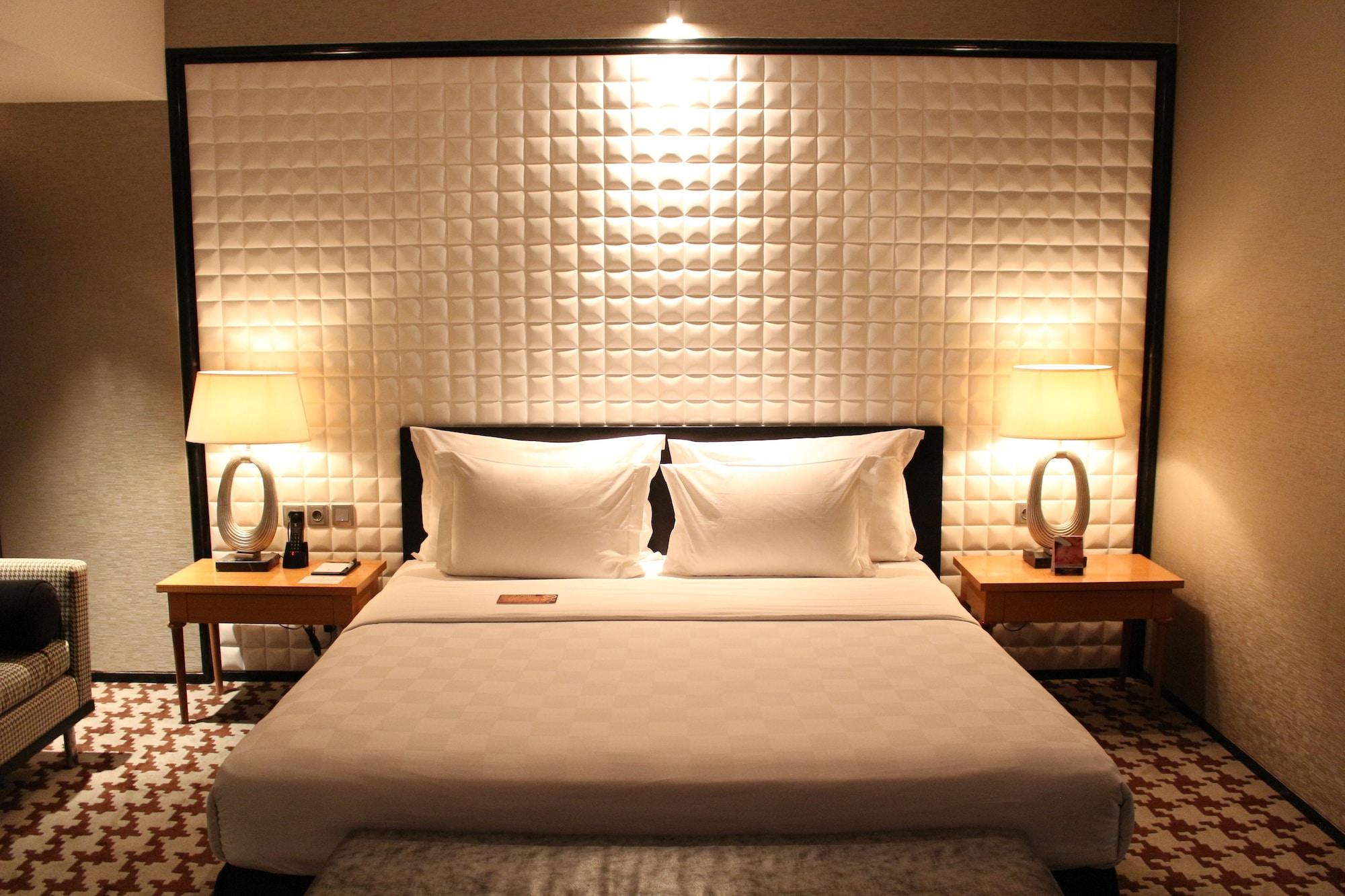Ts Suites Surabaya Buitenkant foto