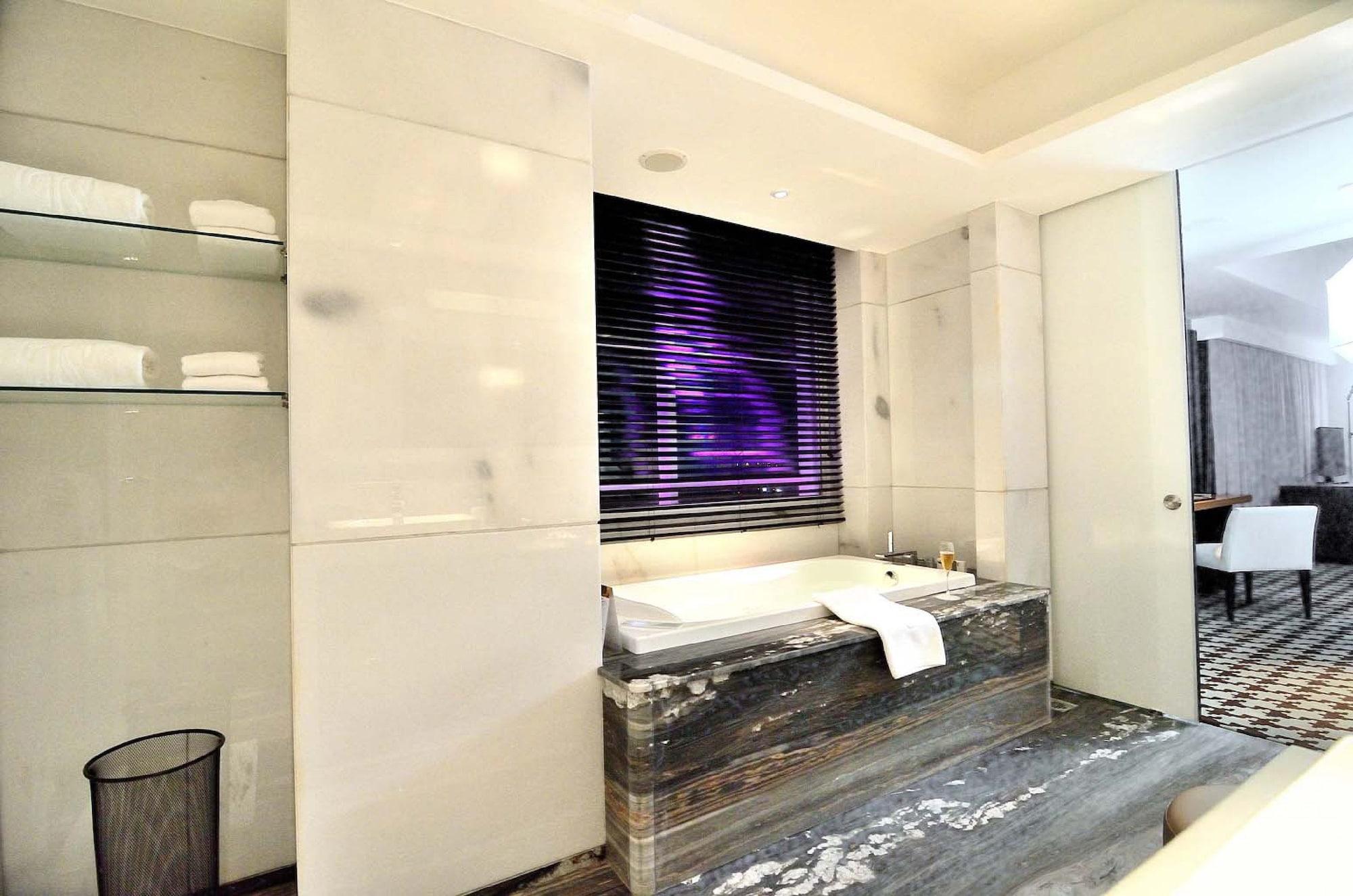 Ts Suites Surabaya Buitenkant foto