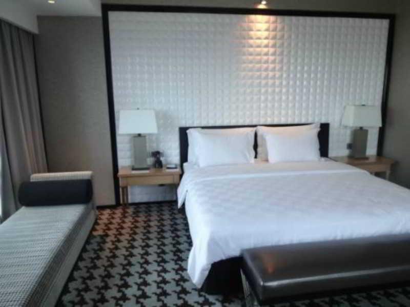 Ts Suites Surabaya Buitenkant foto