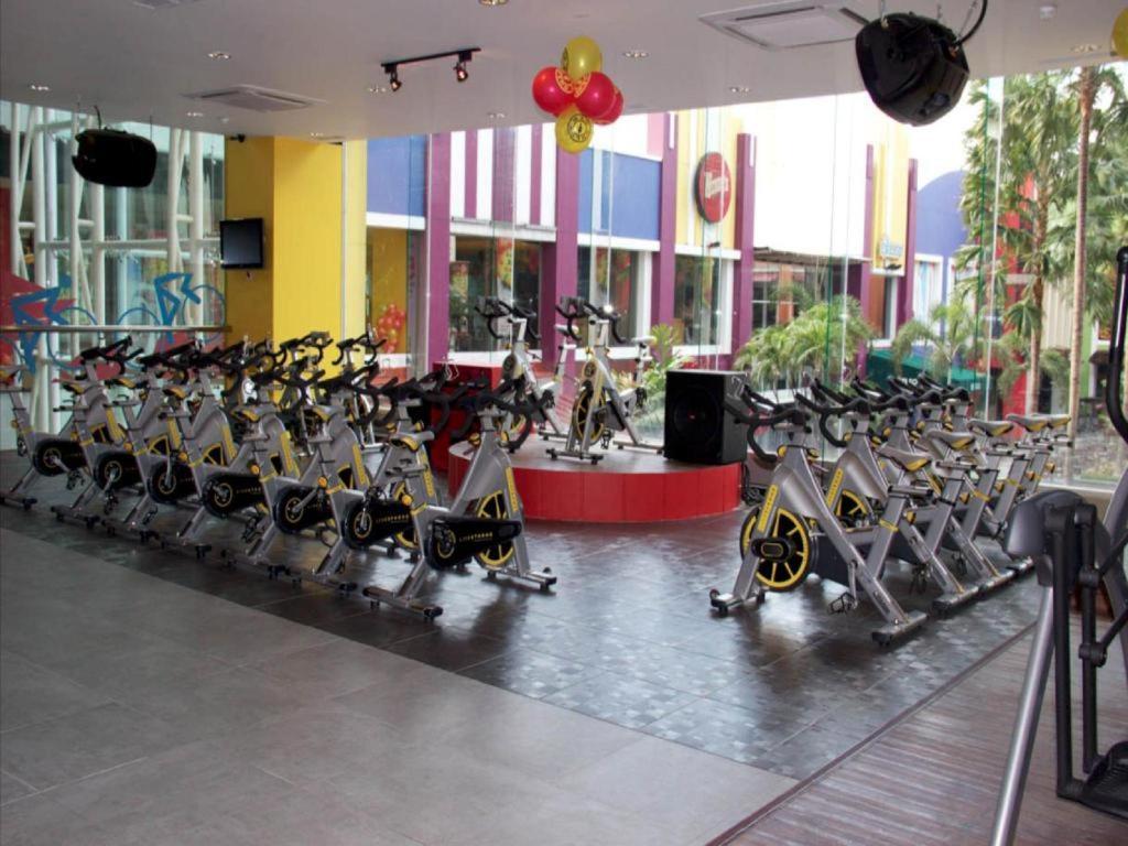 Ts Suites Surabaya Buitenkant foto