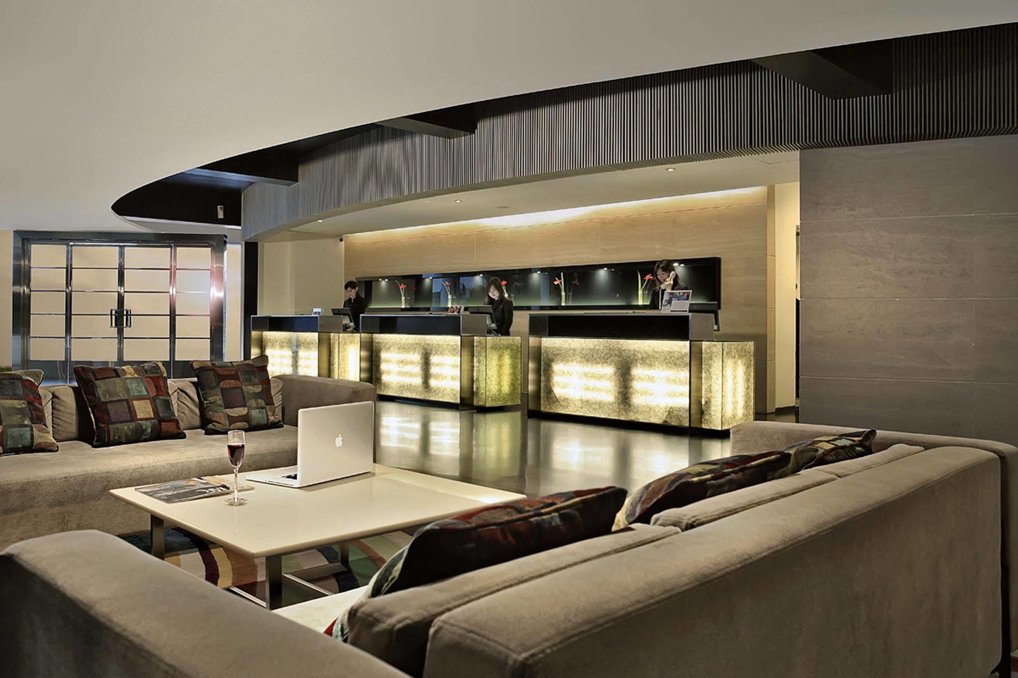 Ts Suites Surabaya Buitenkant foto