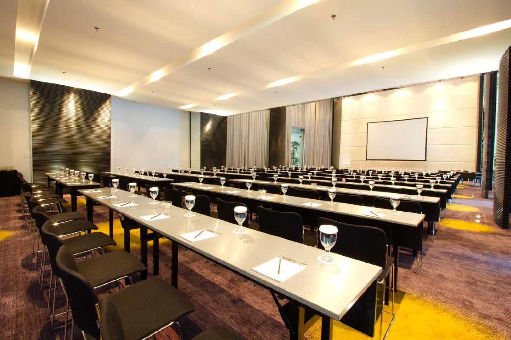 Ts Suites Surabaya Buitenkant foto