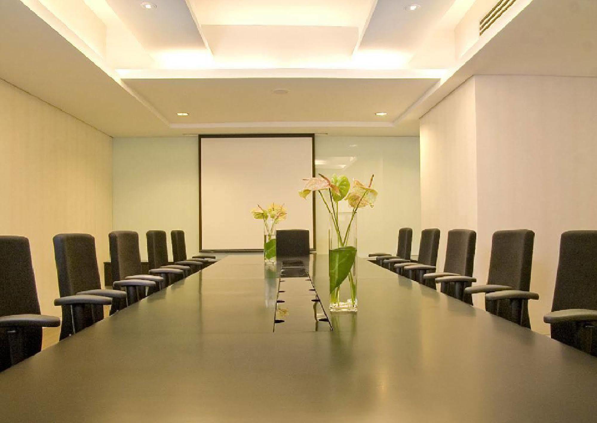 Ts Suites Surabaya Buitenkant foto